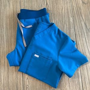 Figs. Caribbean Blue (I think). Small set.